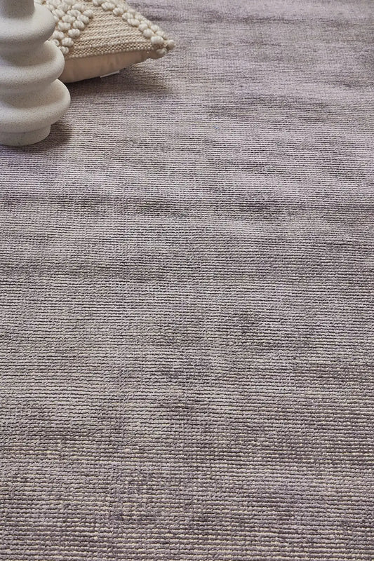 Pearl Garnet is a luxurious hand-loomed knotted rug made with wool and silky viscose. It boasts a ribbed texture and pile height of 12-14mm. Colour Blueish Grey with Beige accents. Sizes 160 X 230, 200 X 290 and 240 X 340. Life.