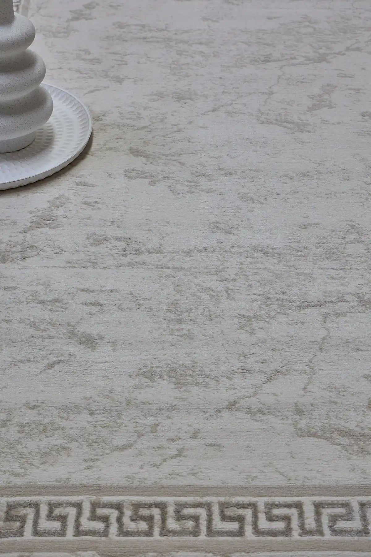 Swiss Border is a machine-made polyester rug with an abstract modern/contemporary design. It boasts a 7-9mm pile height. Colours light grey and silver accents. Sizes 160 X 230, 200 X 290, 240 X 340 and 300 X 400. Life.