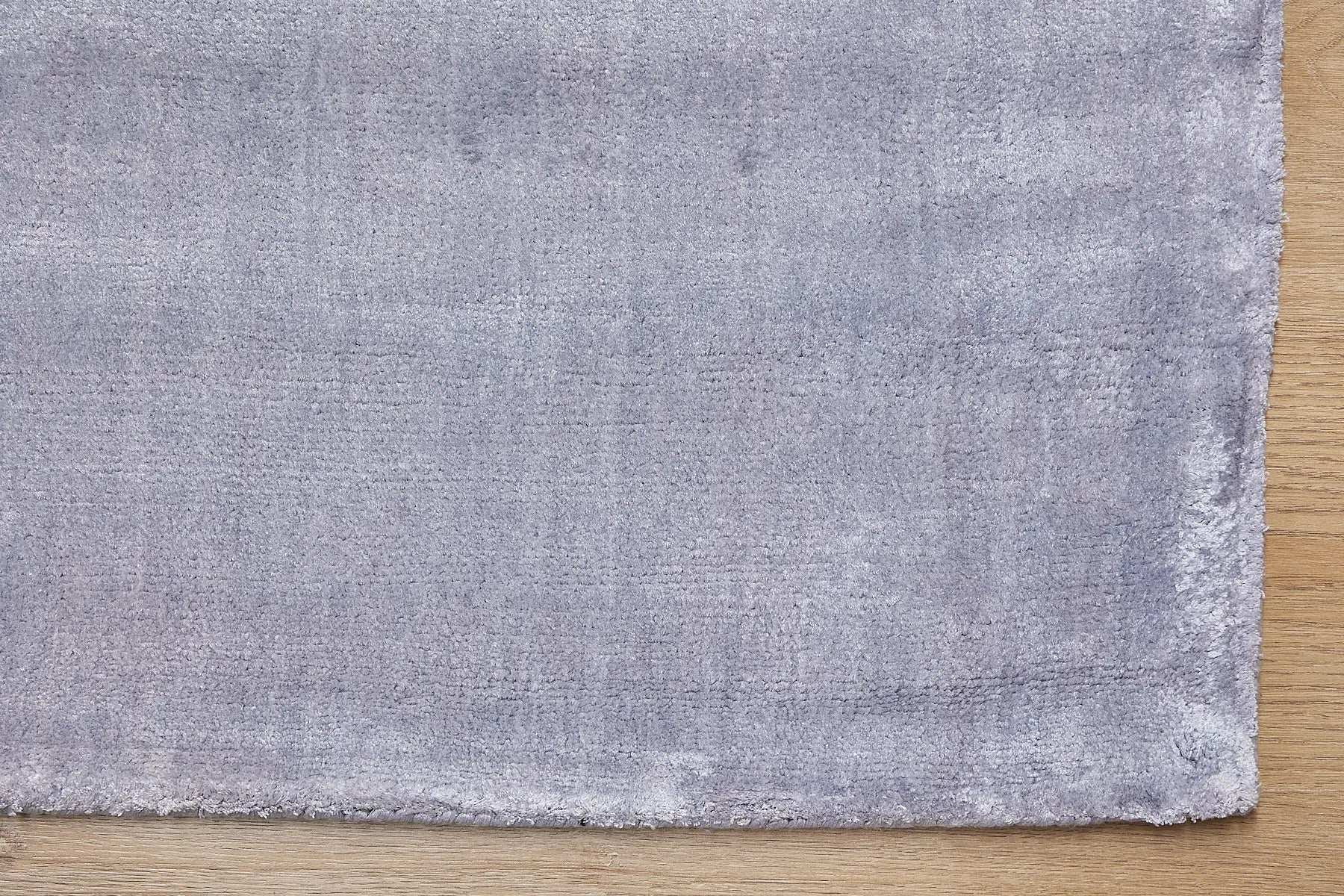 Tempo Grey is a hand-loomed and hand tufted rug. Crafted with bamboo silk, it offers medium texture and has a pile height of 10-12mm. Colour light grey. Sizes 160 X 230, 200 X 290 and 240 X 340. Corner.