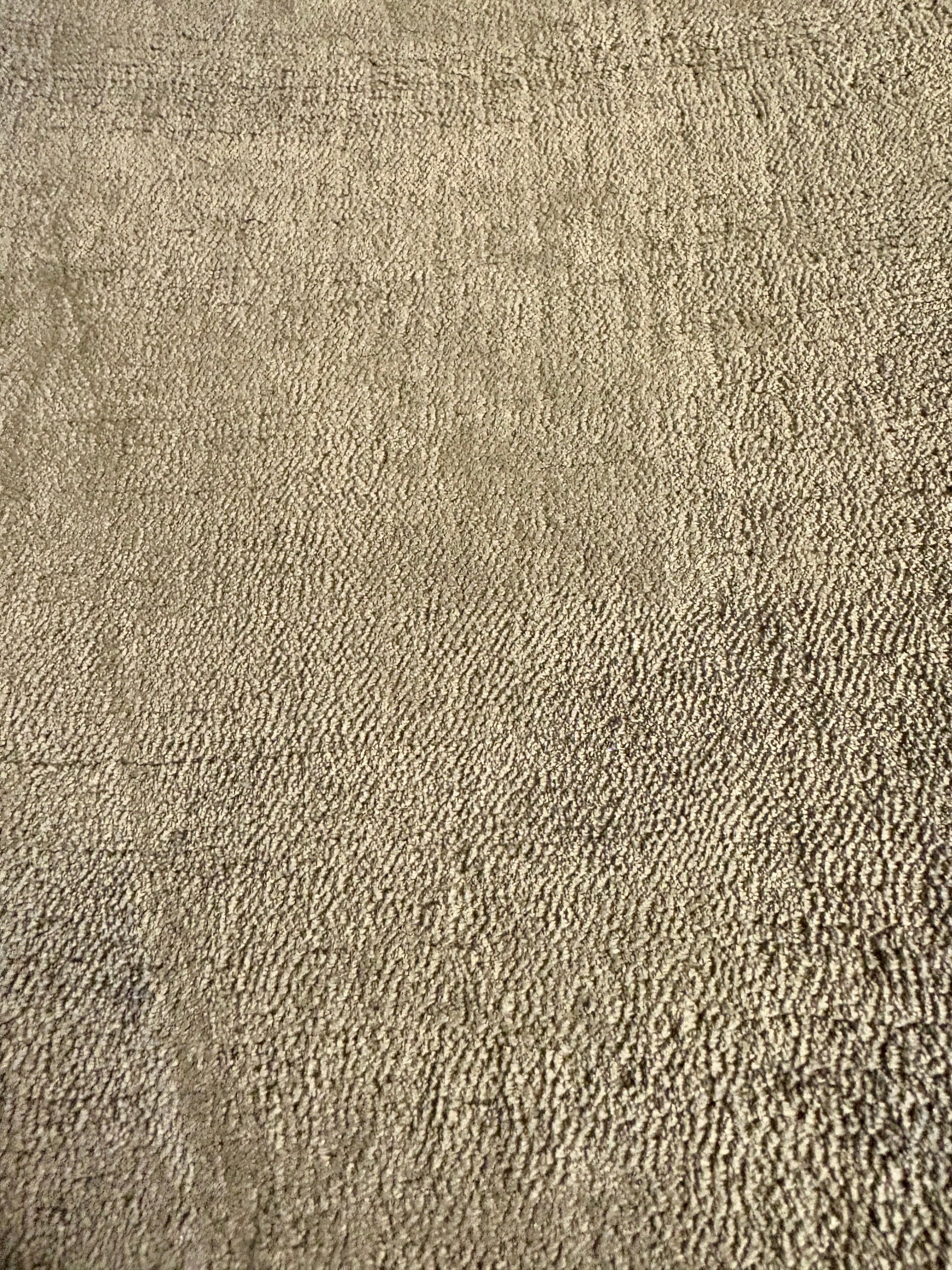 Tempo Grey is a hand-loomed low-cut piled rug. Crafted with bamboo silk, it offers medium texture and has a pile height of 10-12mm. Colour light grey. Sizes 160 X 230, 200 X 290 and 240 X 340. Sheen Side.