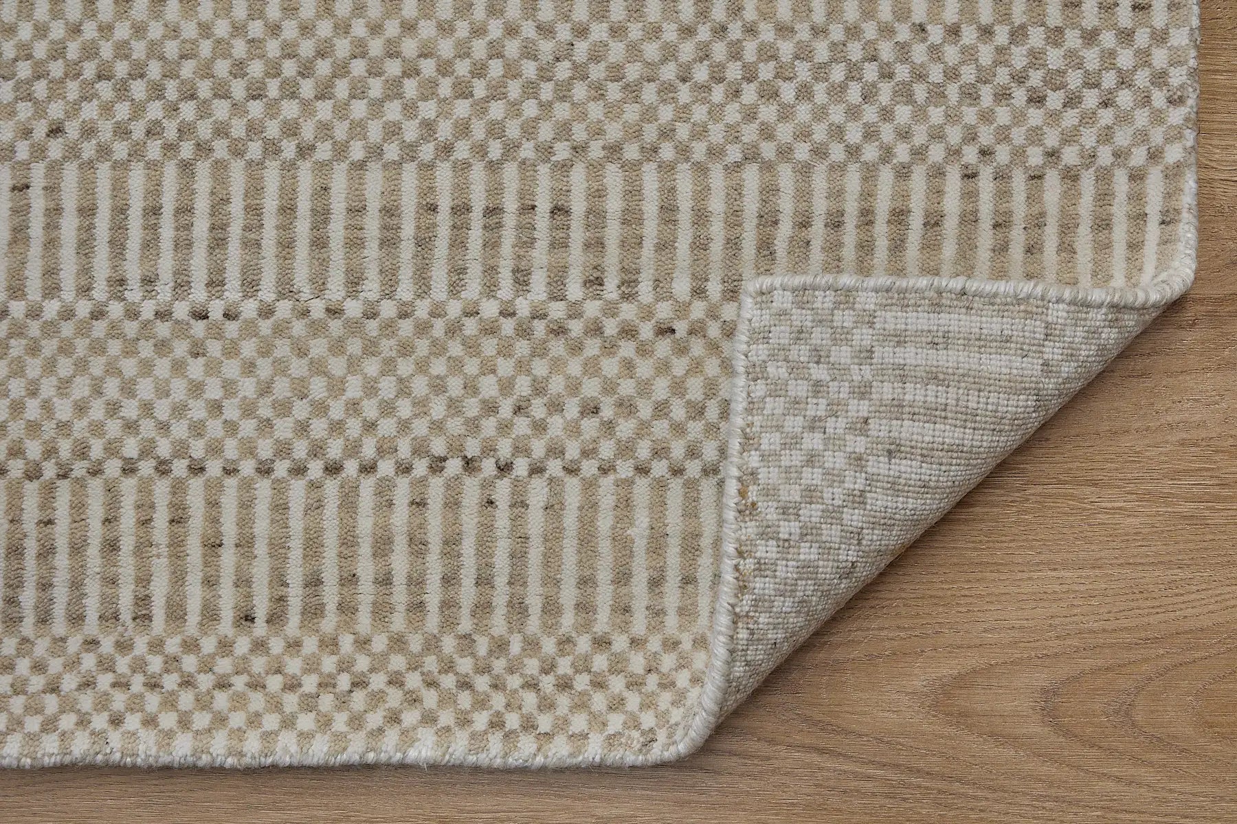 Tulip Ivory is a contemporary rug crafted with a blend of wool and bamboo silk for a soft, medium-textured look. Its boasts a pile height of 10-12mm. Colour Light Grey and  Ivory Beige. Sizes 160 X 230, 200 X 290 and 240 X 340. Fold.