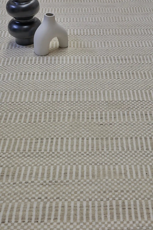 Tulip Ivory is a contemporary rug crafted with a blend of wool and bamboo silk for a soft, medium-textured look. Its boasts a pile height of 10-12mm. Colour Light Grey and  Ivory Beige. Sizes 160 X 230, 200 X 290 and 240 X 340. Life.