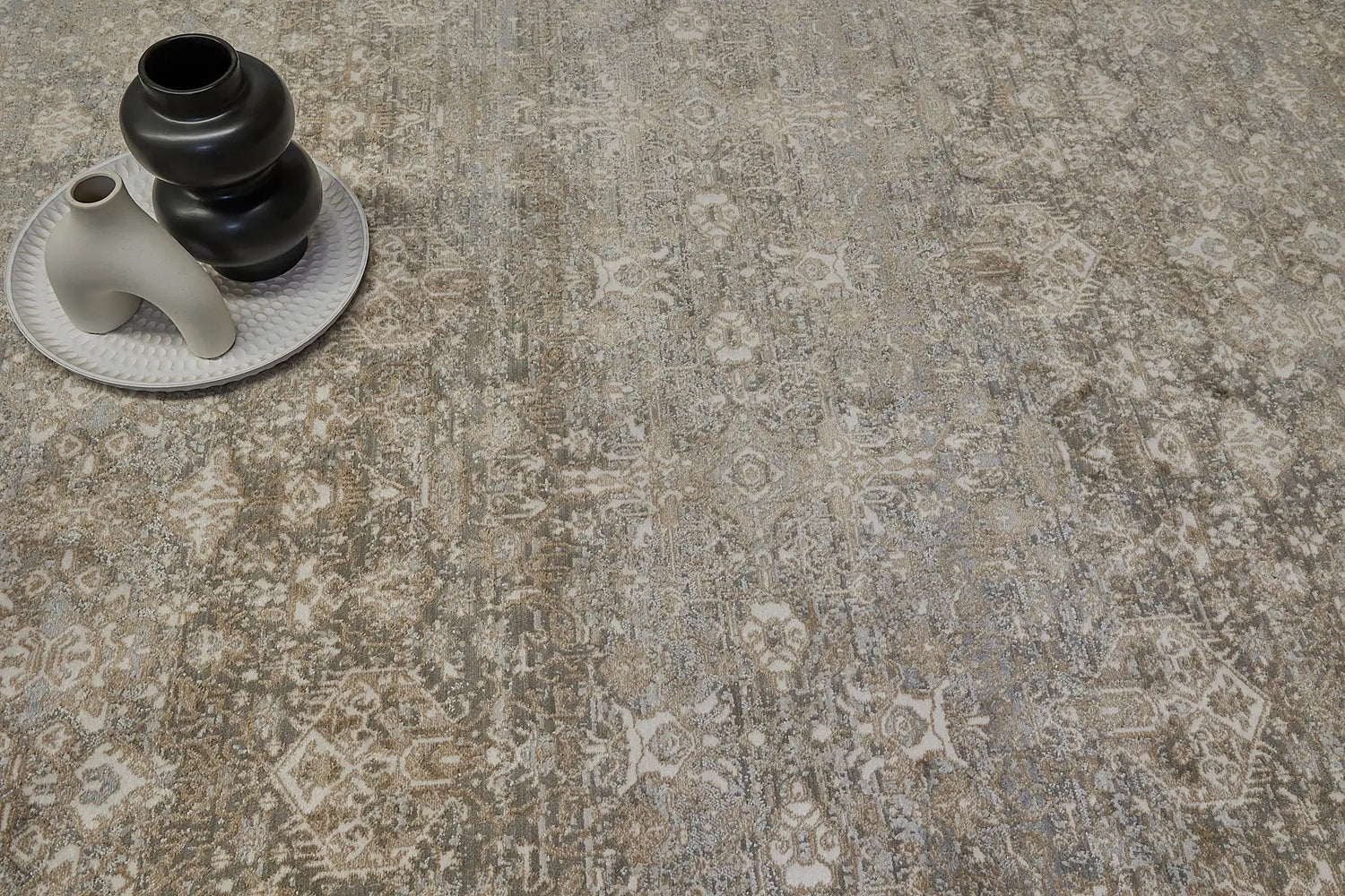 Close view of a Viscose Machine Made Traditional rug.
