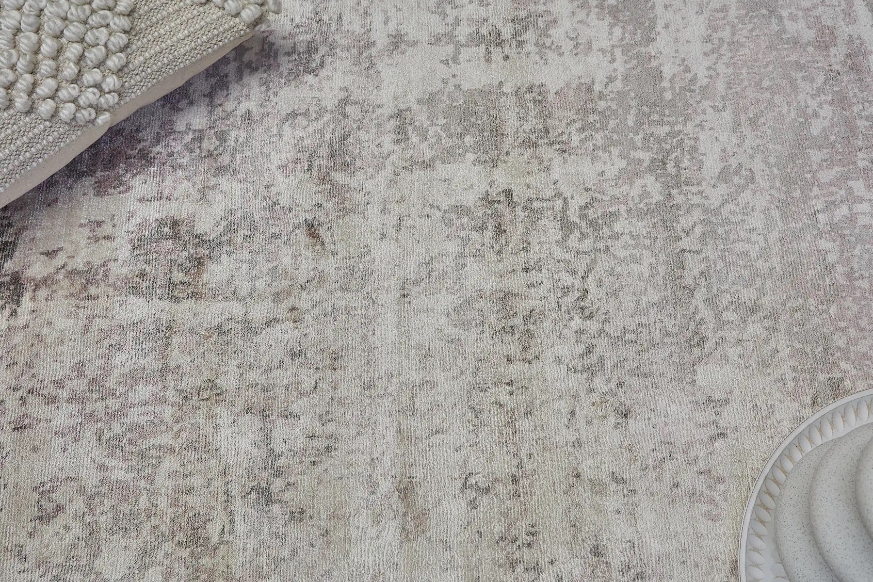 Close view of the Fusion Viscose Hand woven pile rug.