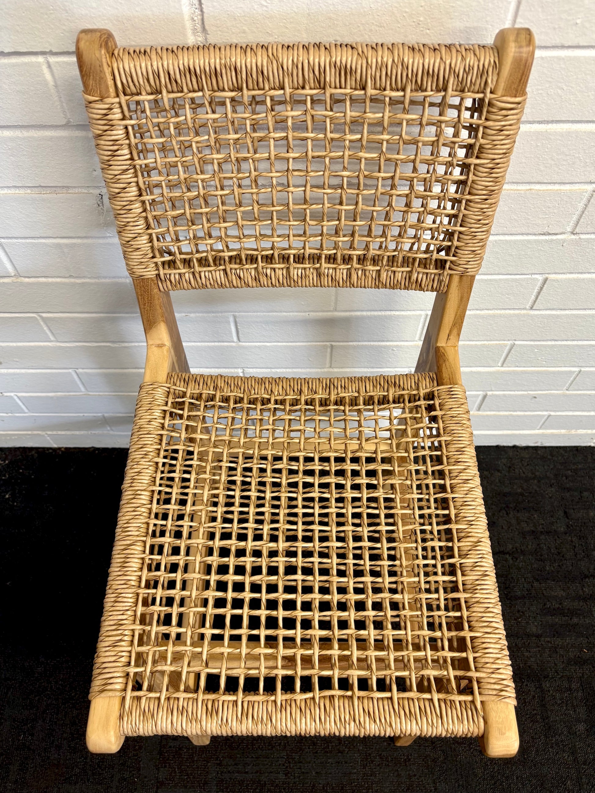 The Yakima with Back Barstool boasts a coastal contemporary feel. Crafted from sustainable solid teak and featuring a luxurious synthetic rope seat and back. Colour natural. Measures 400 wide X 500 depth X 670 seat height. Back height 1020. Top.